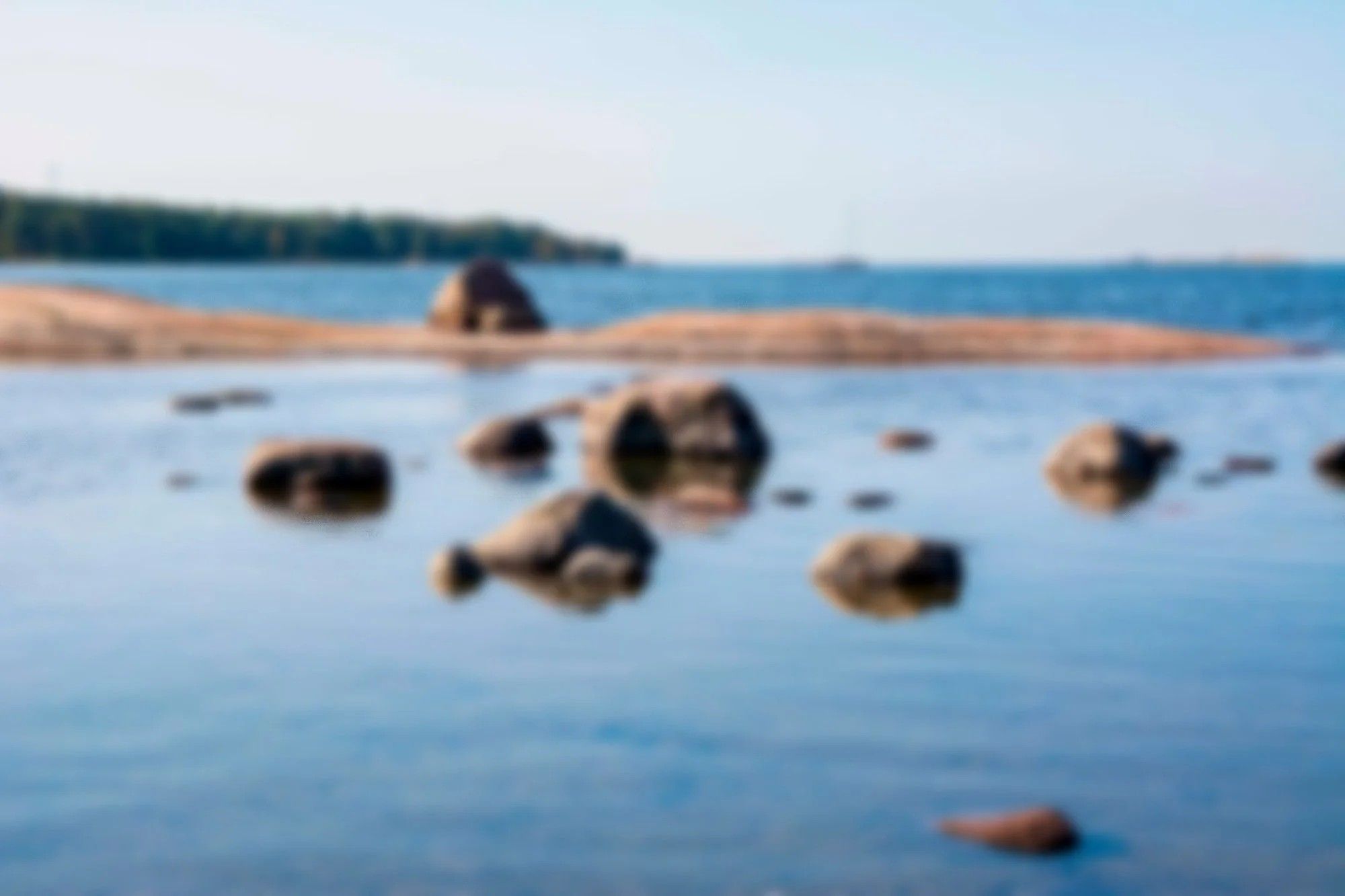 Lauttasaaren rantamaisema – Lauttasaaren Kirkkoapteekin kotikaupunginosa